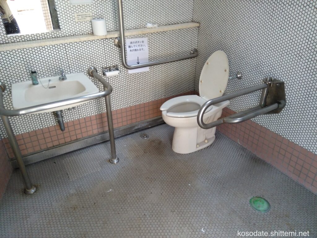 夢見ヶ崎動物公園　トイレ