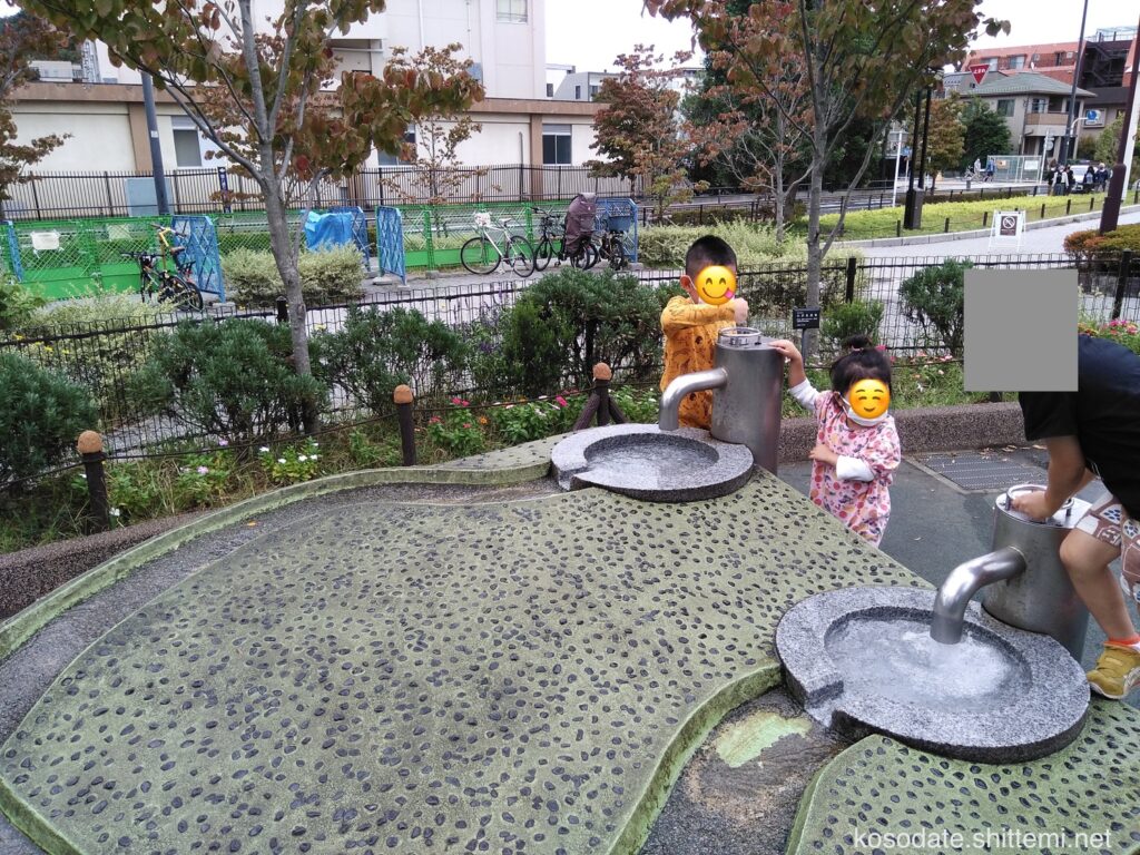 二子玉川公園　遊具の遊び場　水遊び場