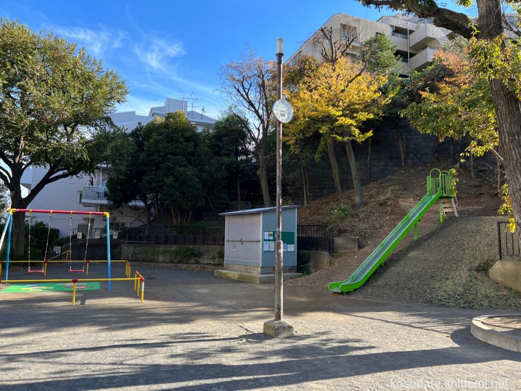 宮崎おちば公園　長いすべり台
