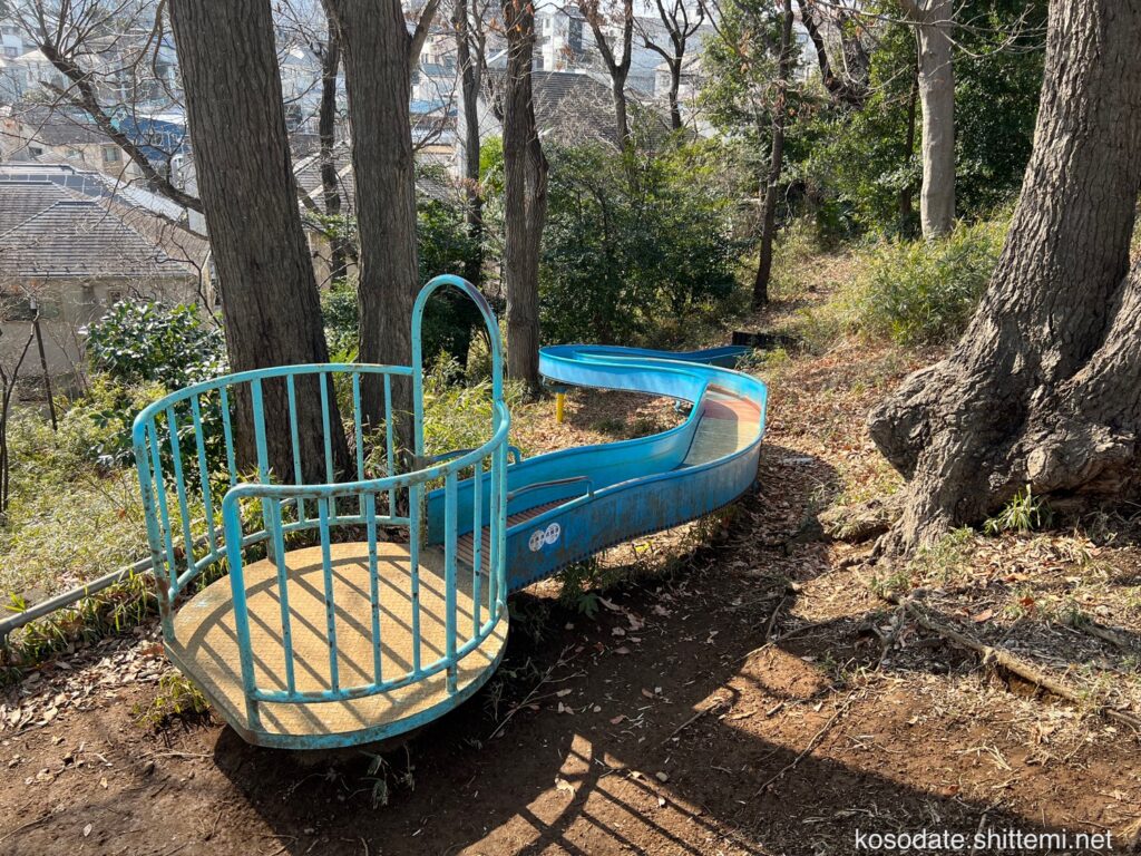 鷲ヶ峰子供の里公園　ローラーすべり台