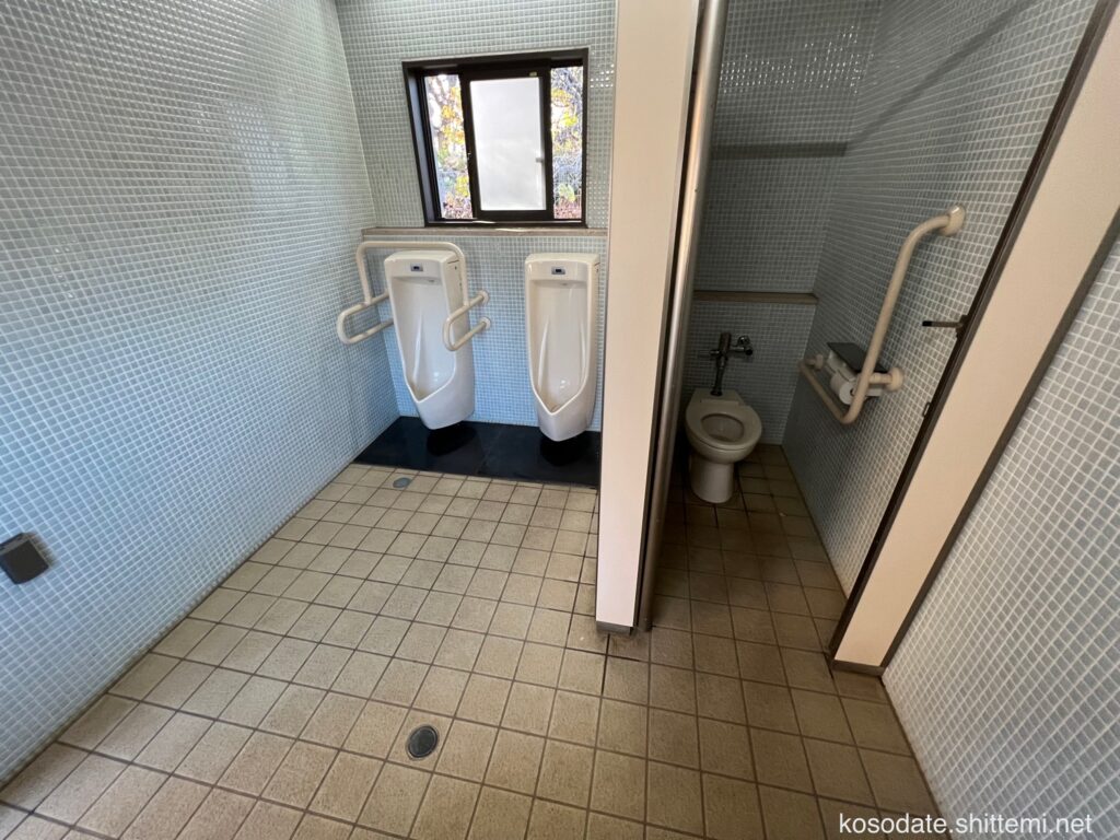 水沢二丁目広場 トイレ
