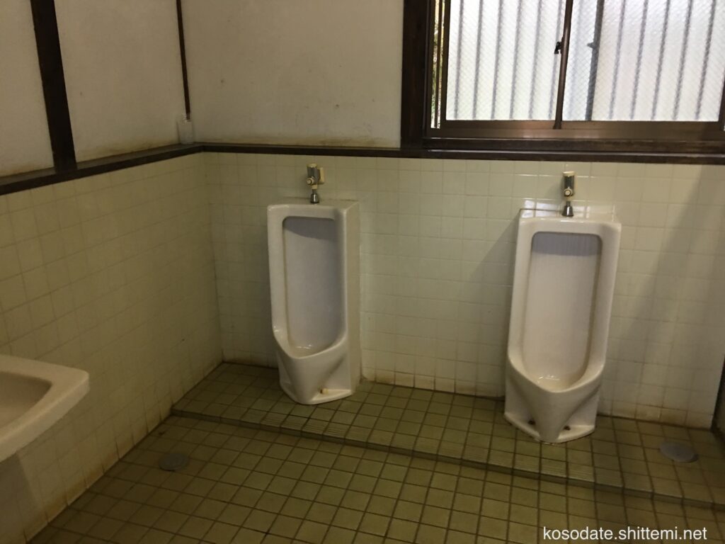 枡形山広場 男子トイレ